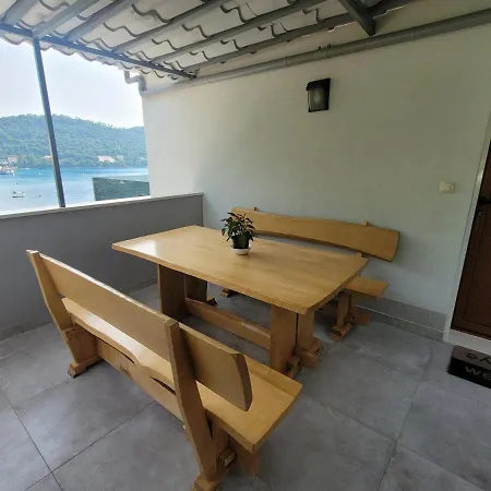 Dragovoda Bay * Ubli